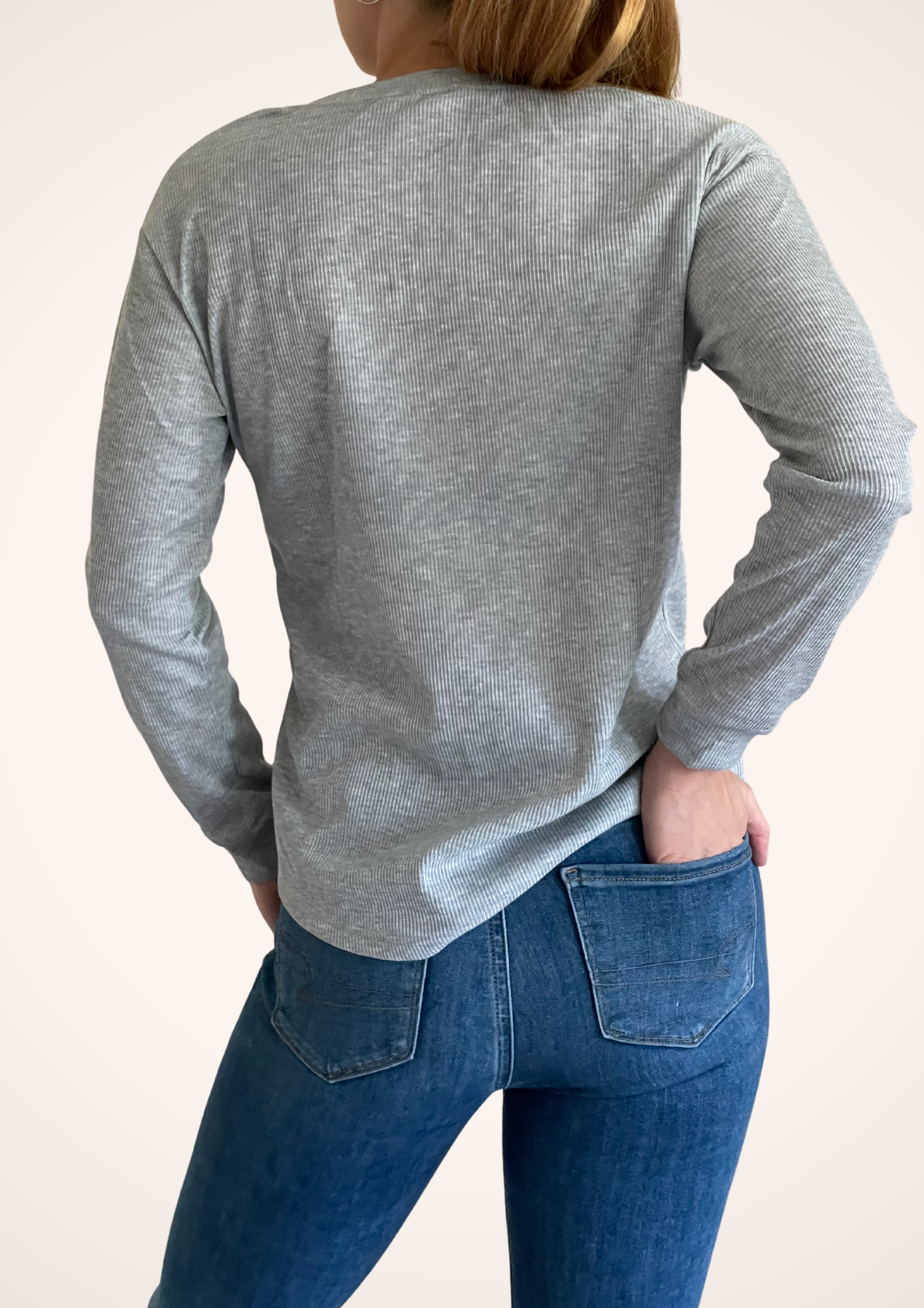 Ribbed 3 Button Long Sleeve Top in Light Gray