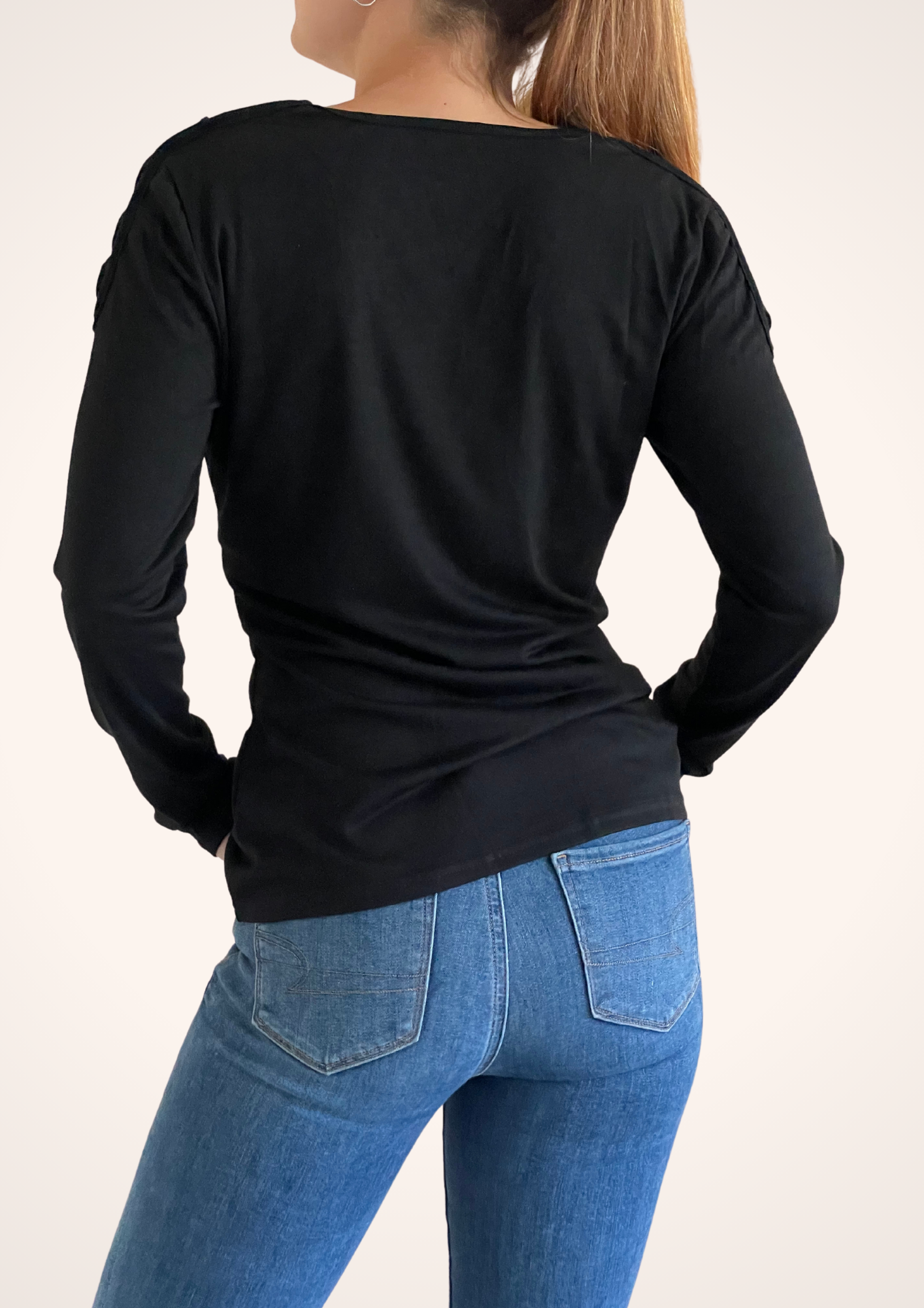 Lightweight and Long Sleeve Black Fitted Top
