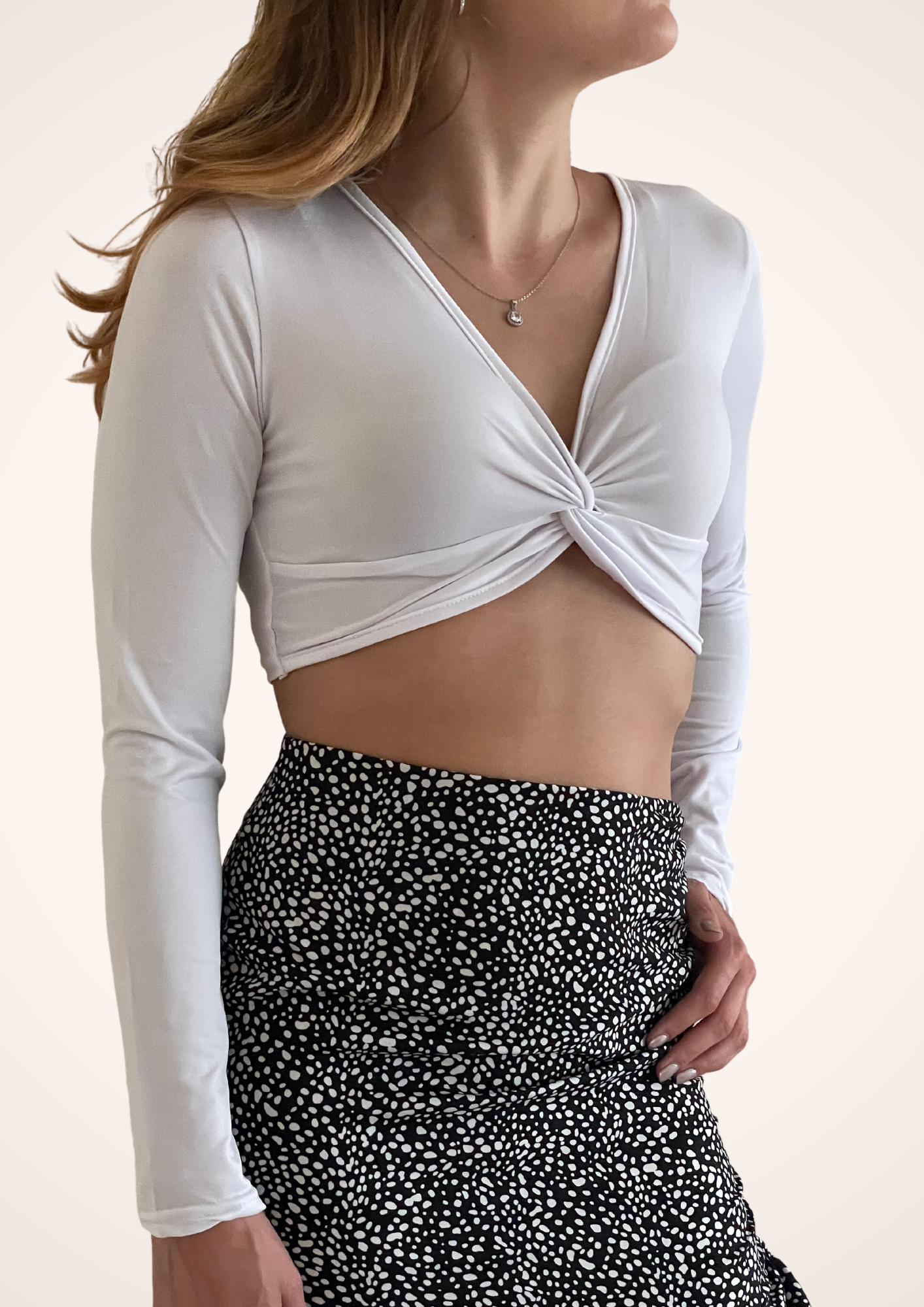 White Front Knot Long Sleeve Crop Top